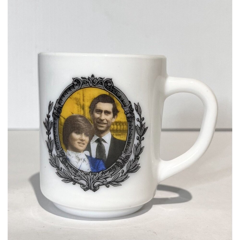 Prince of Whales And Lady Diana 1981 Wedding Milk Glass Mug Arcopal France Vtg
